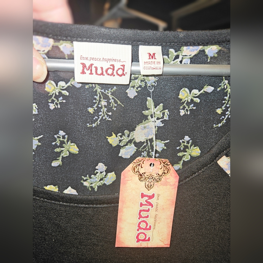 Womens top size medium by Mudd